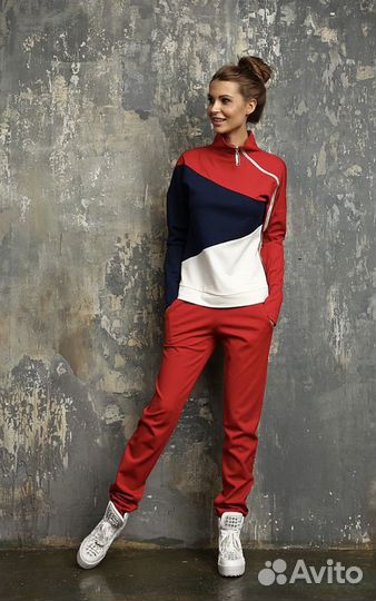 Женский спортивный костюм