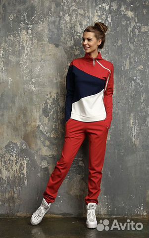Женский спортивный костюм