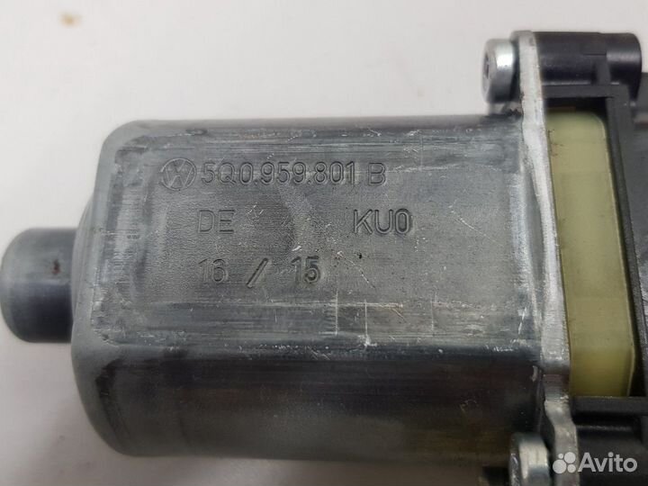 Моторчик стеклоподъемника задний правый (Audi A3)