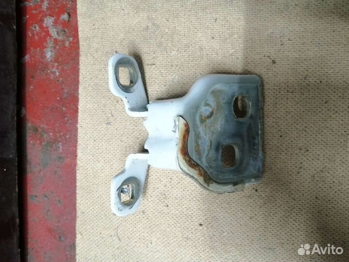 Пятля двери Рено Логан 2