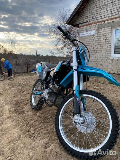 Кроссовый мотоцикл