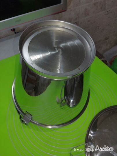 Ведро из нержавейки с крышкой