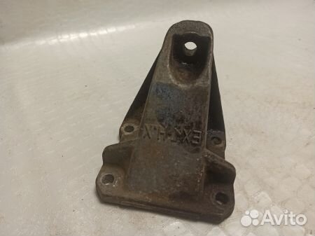 Кронштейн двигателя