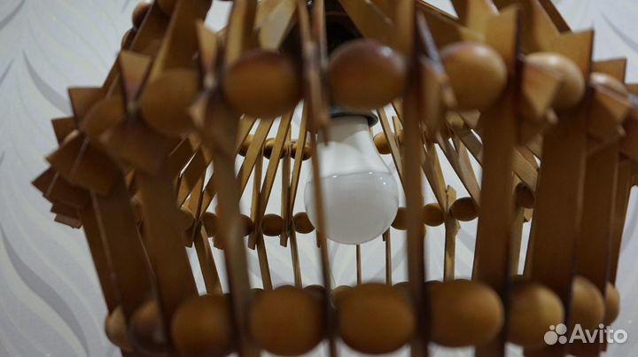 Люстра деревянная