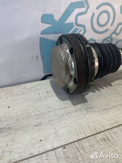 Привод задний правый Volkswagen Touareg 3