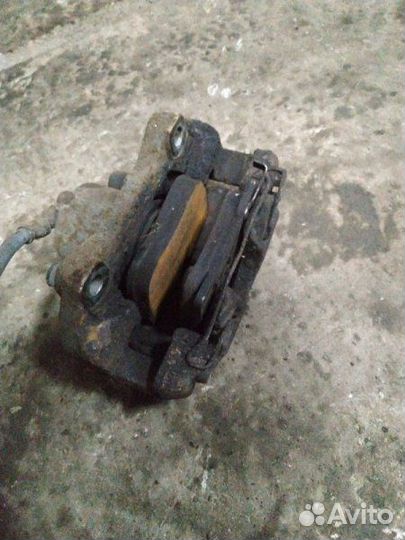 Суппорт передний левый Opel Astra H хетчбэк 5-ти