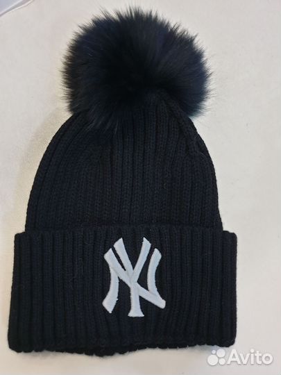 Шапка Новая чёрная с помпоном натуральным