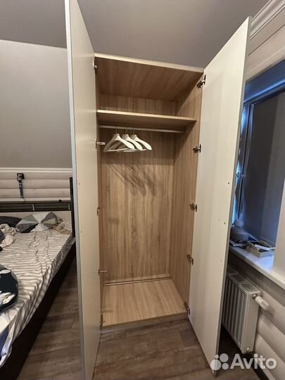 Шкаф распашной двухстворчатый глянцевый