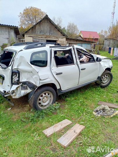 Renault Duster 2.0 МТ, 2017, битый, 80 000 км