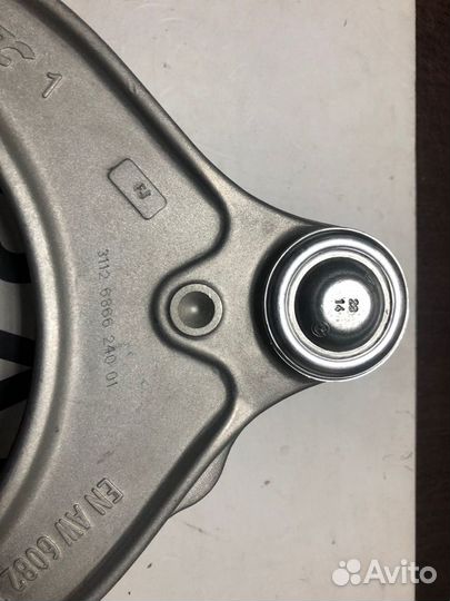 Рычаг перед G-30/11/12 XI L/R верх Р (31106861185)