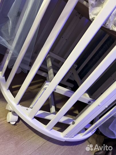 Кроватка для новорожденных с маятником