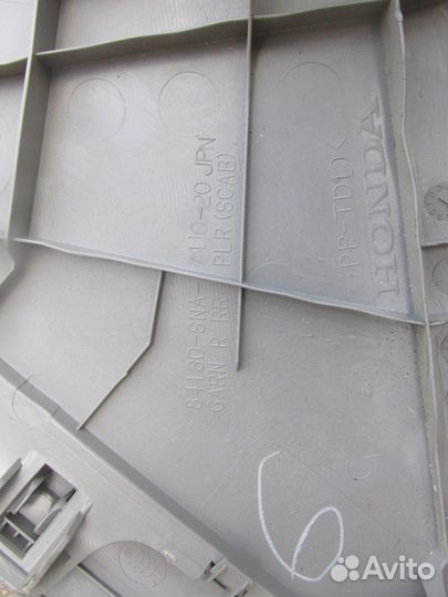 Обшивка стойки задняя верхняя правая (Honda Civic)