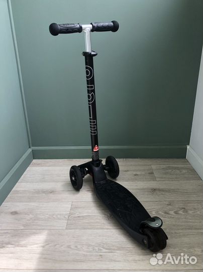 Самокат Maxi Micro чёрный