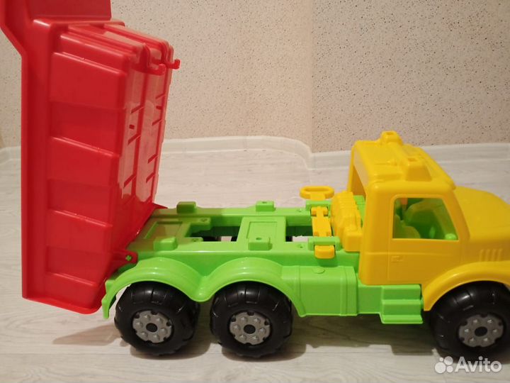 Игрушка самосвал большой