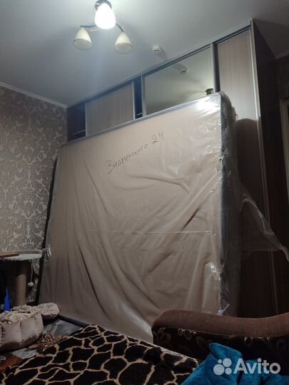 Кровать двухспальная с матрасом 180/200