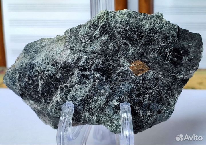 Брейнерит в хлоритовом сланце