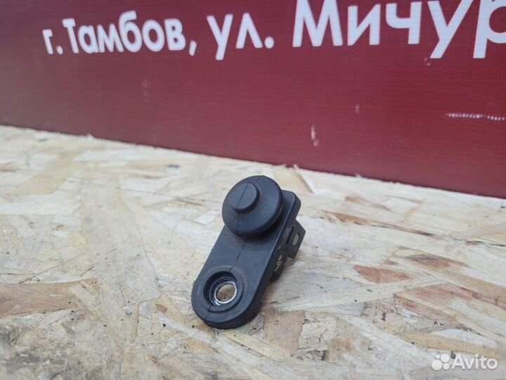 Концевик двери Kia Ceed JD