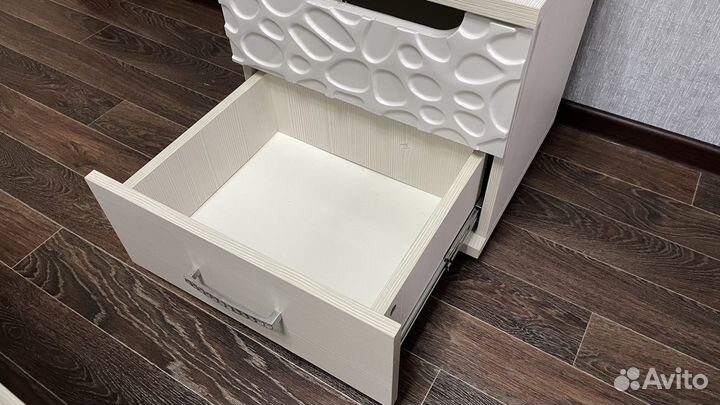 Тумба прикроватная