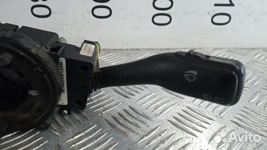 Переключатель поворотов и дворников (стрекоза) volkswagen golf 4 (8BL18Q801)