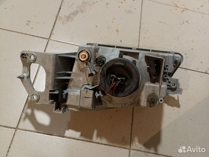 Фара Mazda Familia BJ