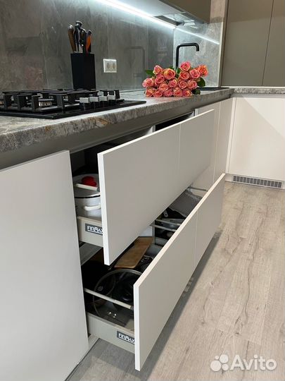 Угловая кухня на заказ. Производство