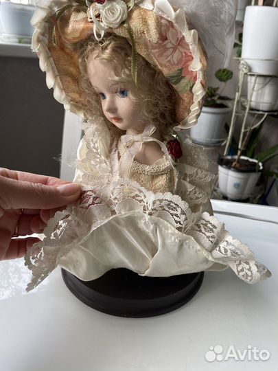 Светильник с фарфоровой девочкой