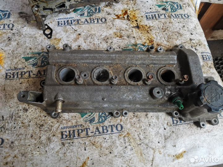 Крышка головки блока (клапанная) Toyota Yaris I ре