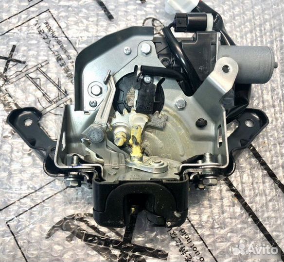 Замок крышки багажника Lexus Rx 4