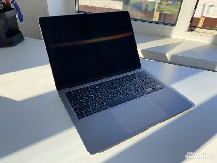 Macbook Air 13, M1, 8/256 GB, почти новый, Space G