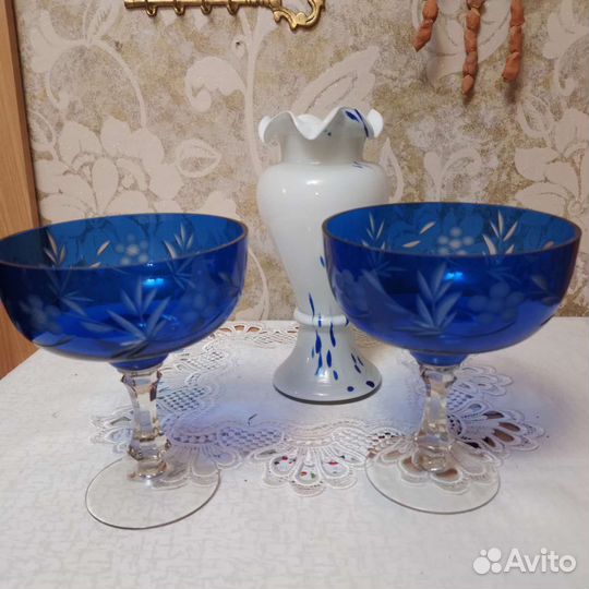 Вазы из стекла и хрусталя, фарфора