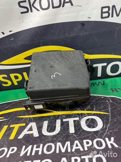 Блок предохранителей под капот Kia Carnival 3 2.2