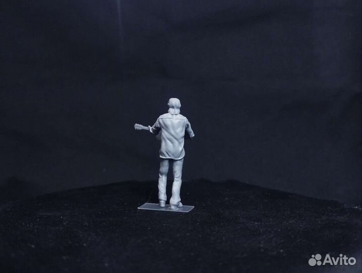 Виктор Цой фигурка