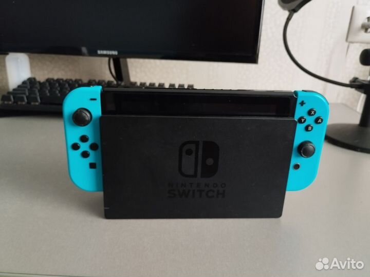 Nintendo Switch Прошитая + 4 Джойкона и полный ком