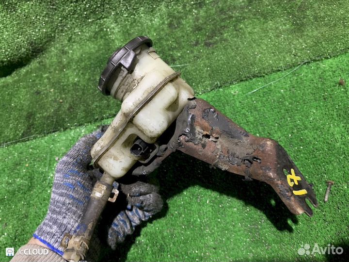 Бачок для тормозной жидкости на honda CRV RE4 K24A