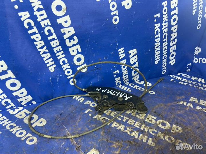 Задний левый замок двери. Toyota Alphard минивен