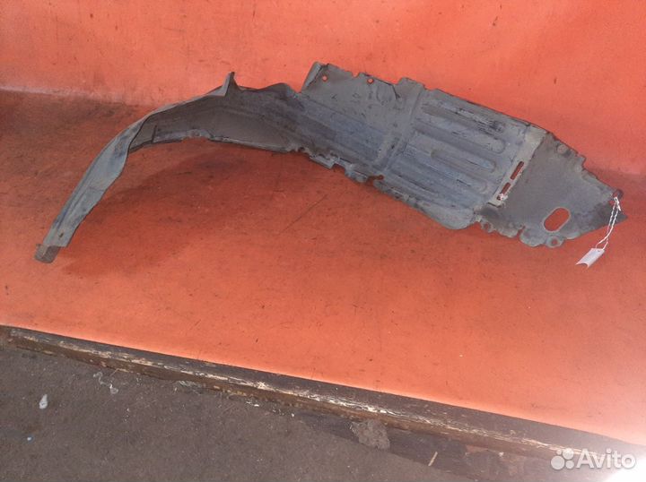Подкрылок Toyota Voxy AZR60G (Переднее Левое)