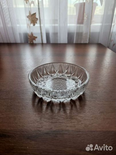 Маленькая хрустальная тарелочка