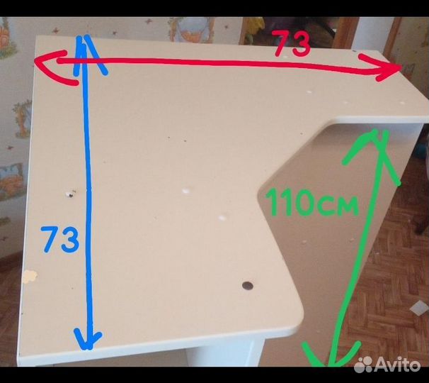 Небольшой угловой шкаф