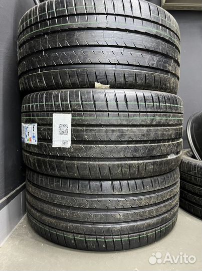 Michelin Pilot Sport 4 S 285/40 R22 и 325/35 R22