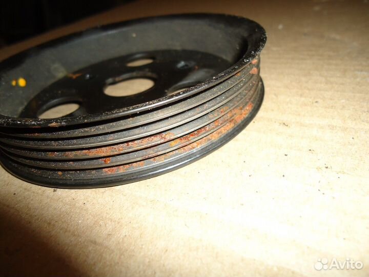 Шкив водяного насоса (помпы)