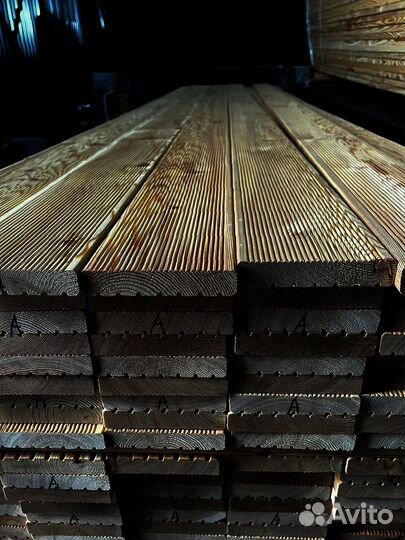 Строительные материалы: доски лиственницы