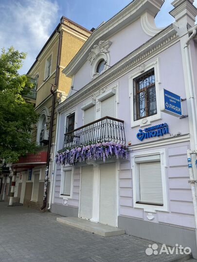 Оформление входной группы цветами