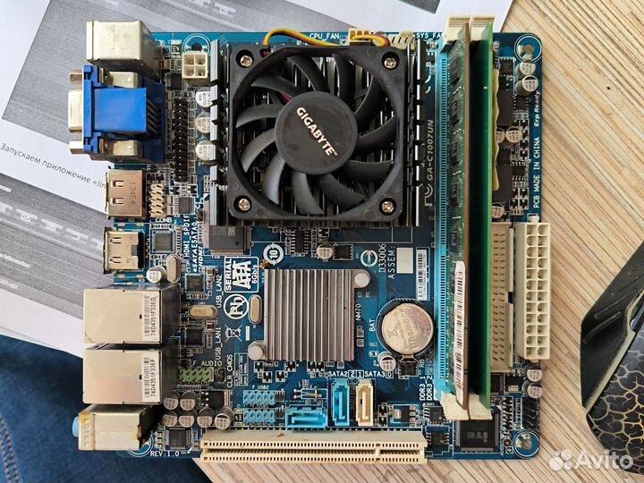 Материнская плата с процессором и памятью