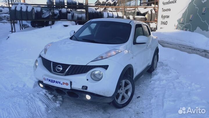 Обшивка двери передней левой Nissan Juke (YF15)