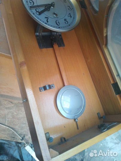 Часы янтарь