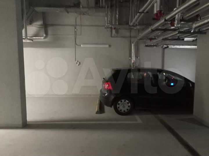 Машиноместо, > 30 м²