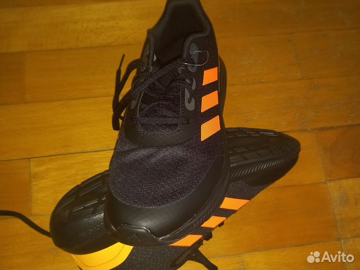 Кроссовки Adidas новые