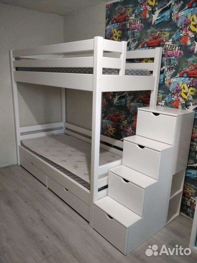 Двухъярусная кровать