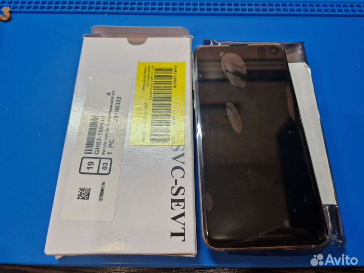 Дисплей Samsung S10e