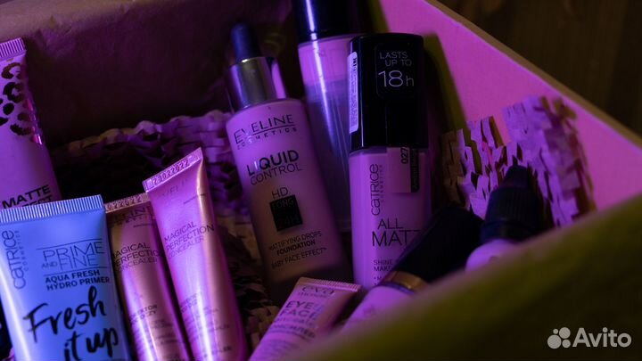 Набор тональных средств (крема, основы, хайлайтер)